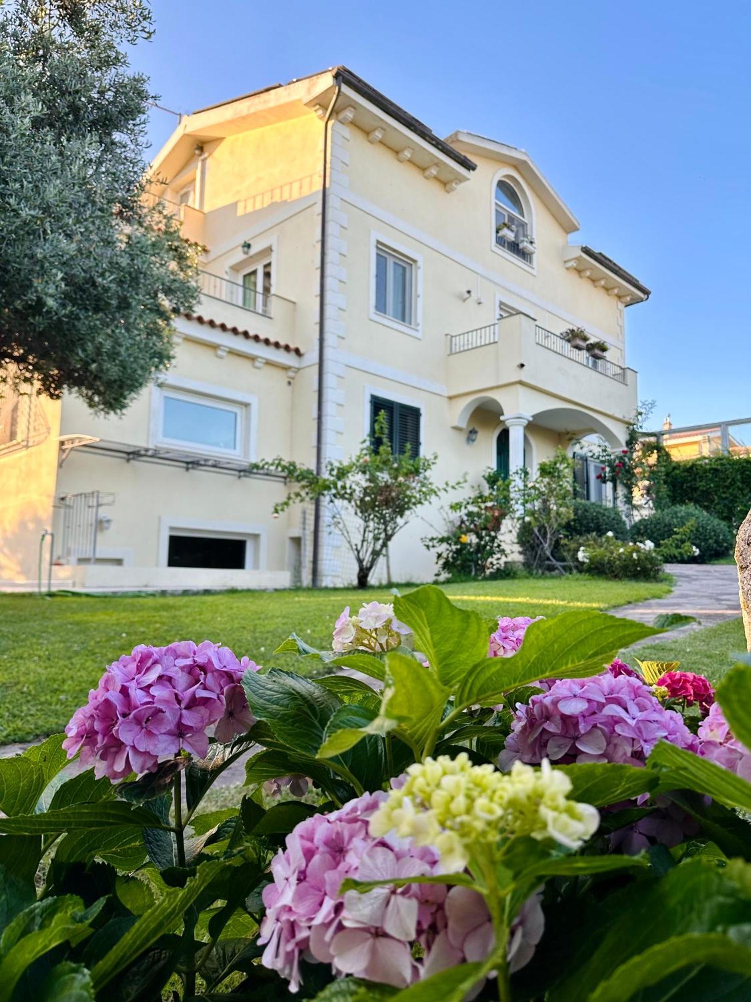 Villa Luce B&B Olbia Eksteriør billede